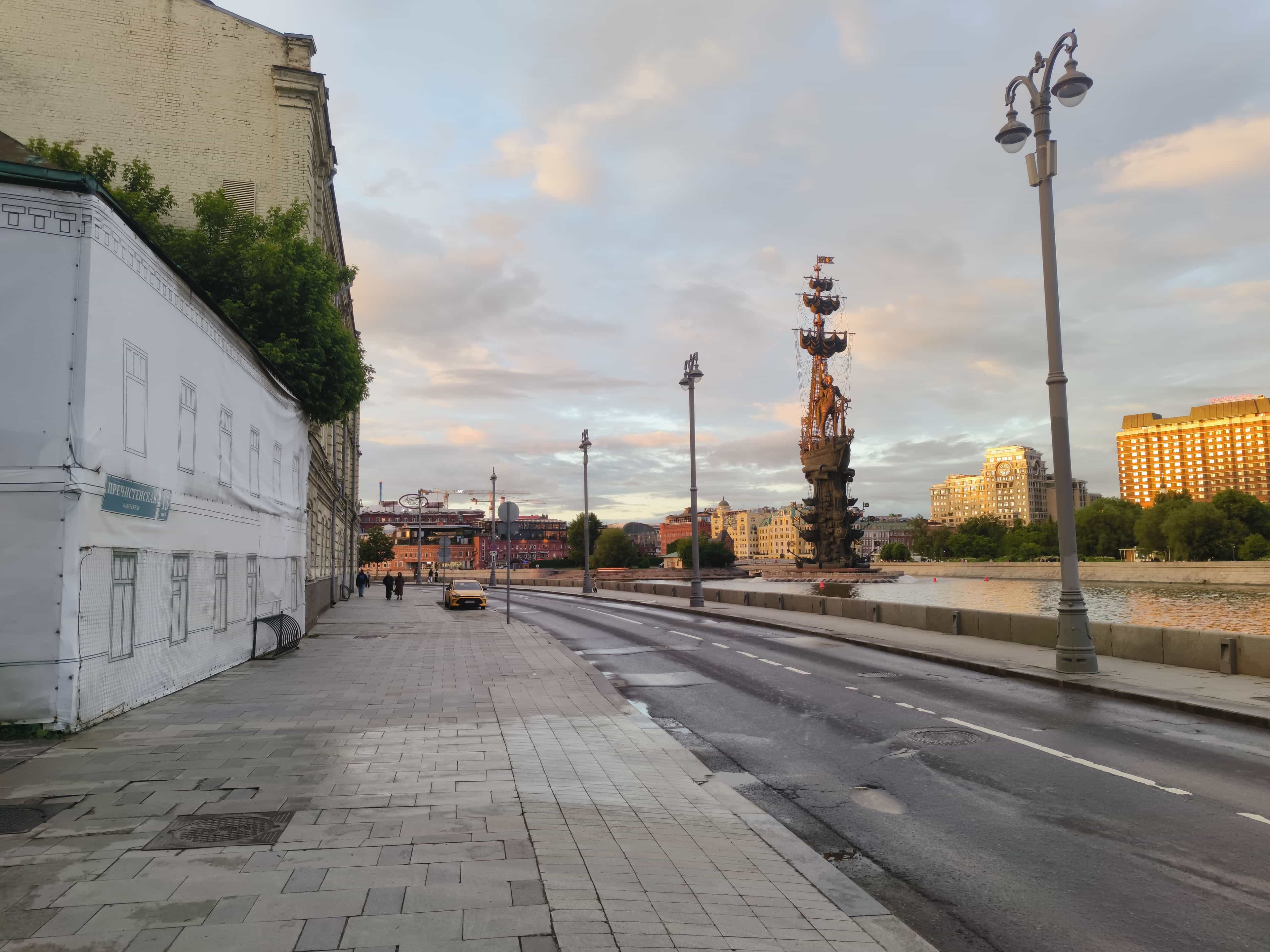 Photo from Moscow: city monument square.