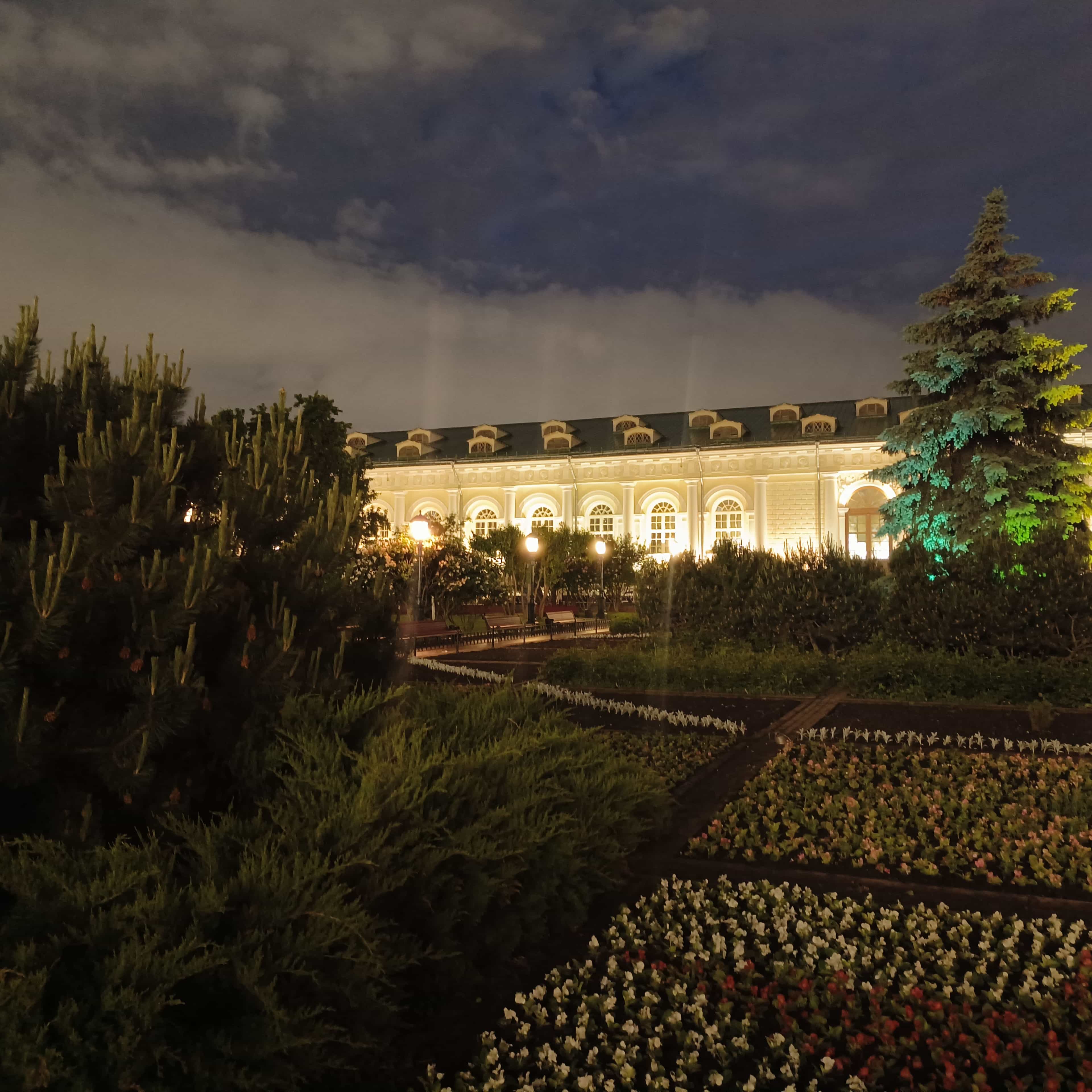 Photo from Moscow: kremlin garden.