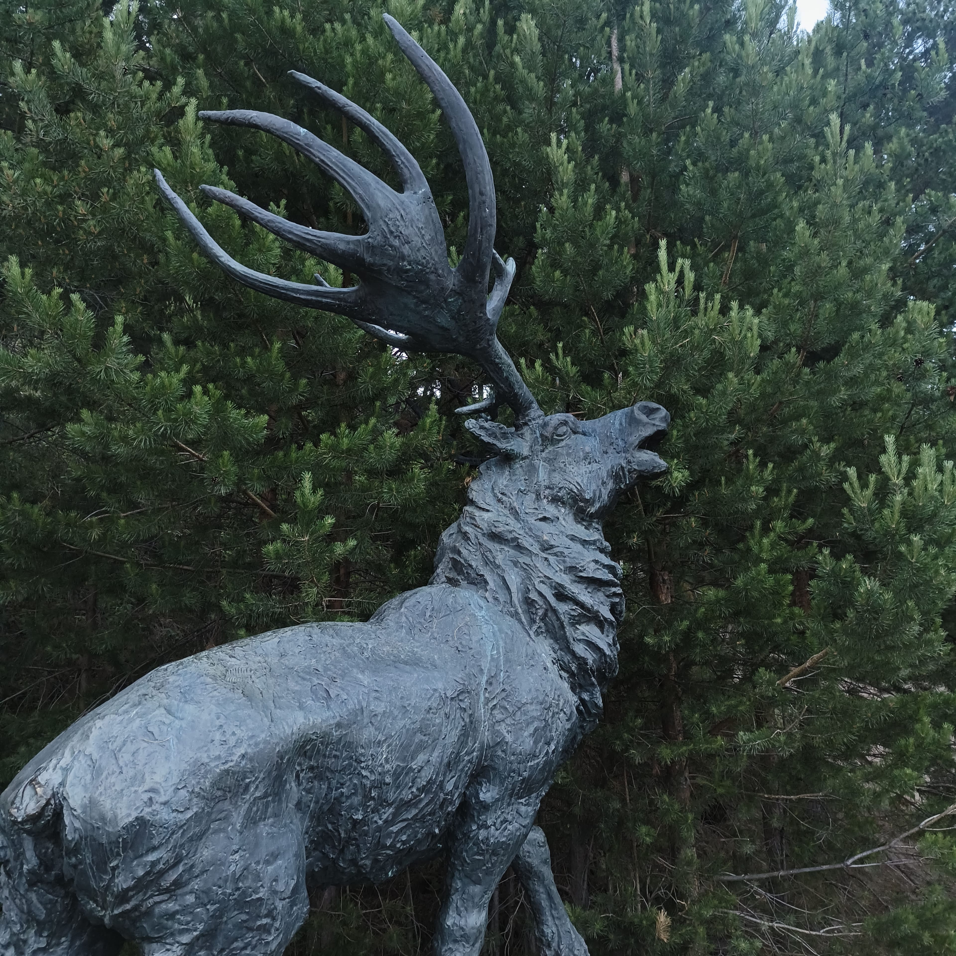 Photo from Khanty: deer sculpture.