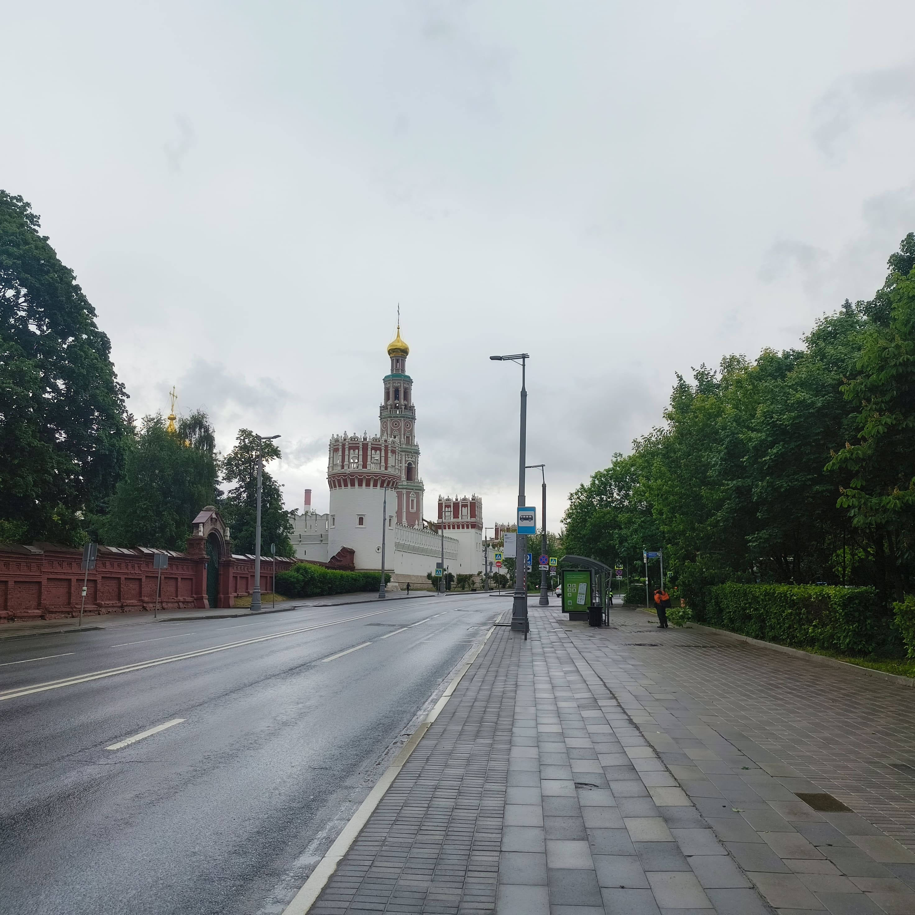 Photo from Moscow: monastery road.